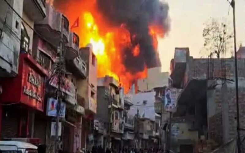 দিল্লিতে কারখানায় আগুন, নিহত ১১