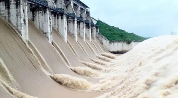 ফারাক্কার ১০৯ গেট খুলল ভারত