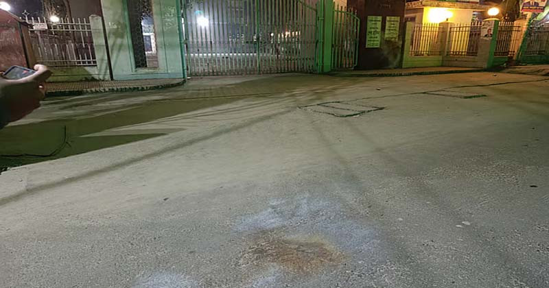 গোপালগঞ্জে ডিসি অফিসের সামনে ককটেল বিস্ফোরণ