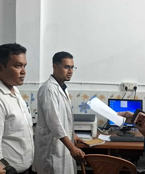 ক্লিনিকে ইজিবাইকের লাইট জ্বালিয়ে অপারেশন!