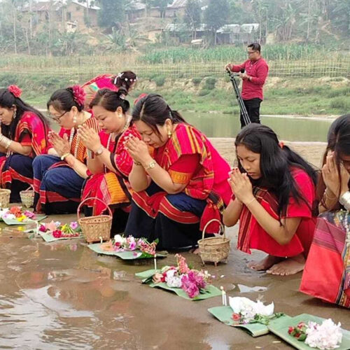 চেঙ্গী নদীতে ফুল ভাসিয়ে পাহাড়ে ‘বিজু’ শুরু