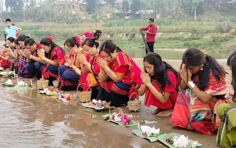 চেঙ্গী নদীতে ফুল ভাসিয়ে পাহাড়ে ‘বিজু’ শুরু