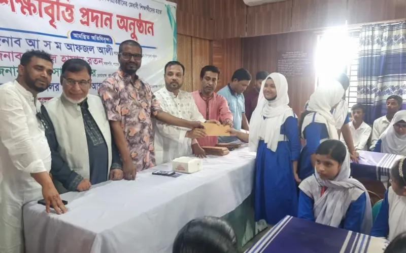 শায়েস্তাগঞ্জে ১২০ শিক্ষার্থীকে শিক্ষাবৃত্তি